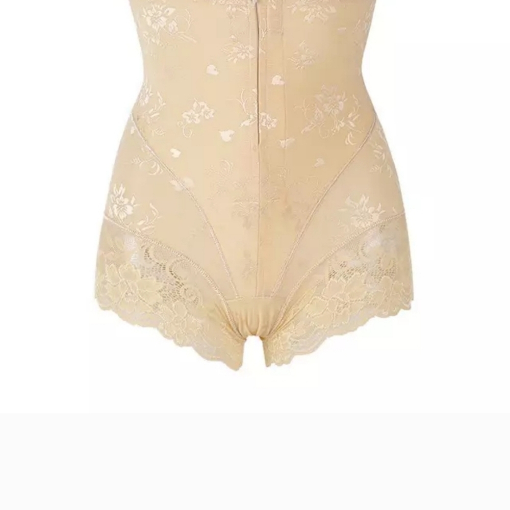 Elegant Lace Bodysuit in Cream